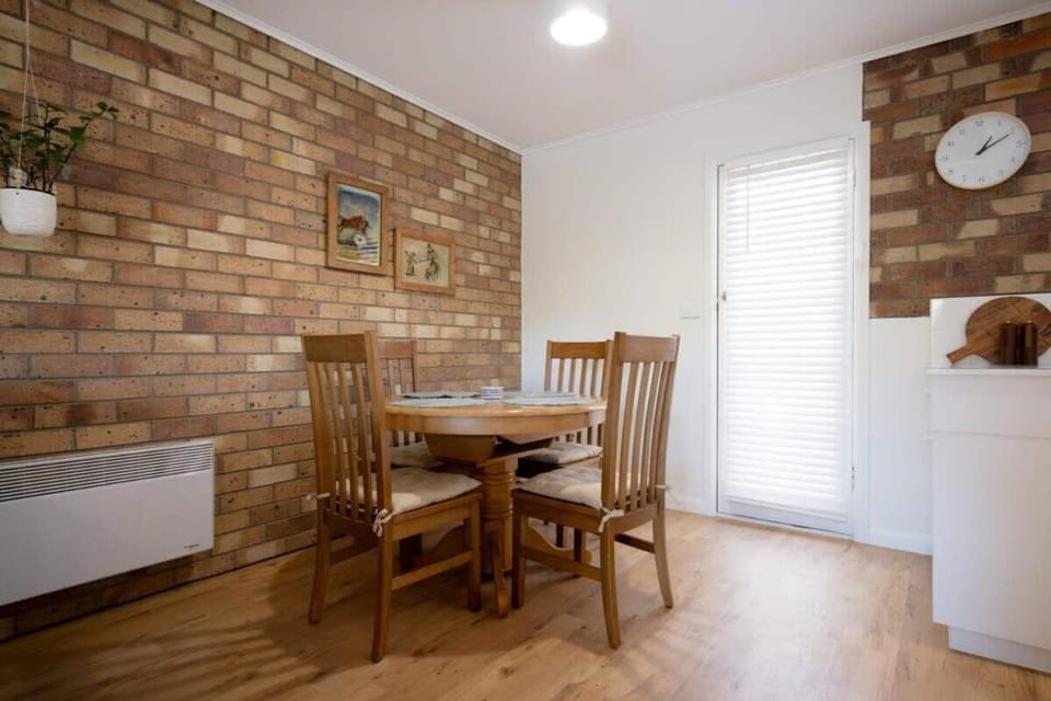 City Comfort: Near Hospital & City with Parking Apartment in Launceston