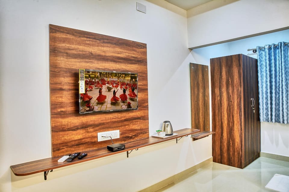 TV and multimedia, wardrobe