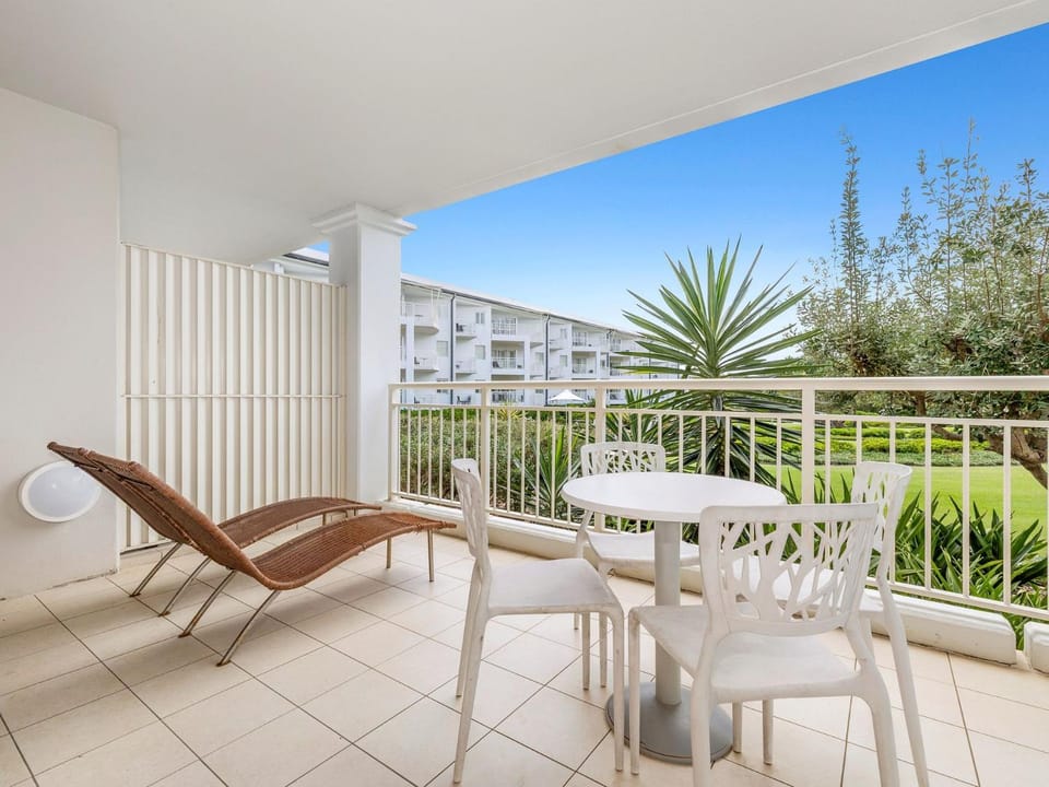 Patio, Spring, Day, View (from property/room), Balcony/Terrace, Seating area, sunbed