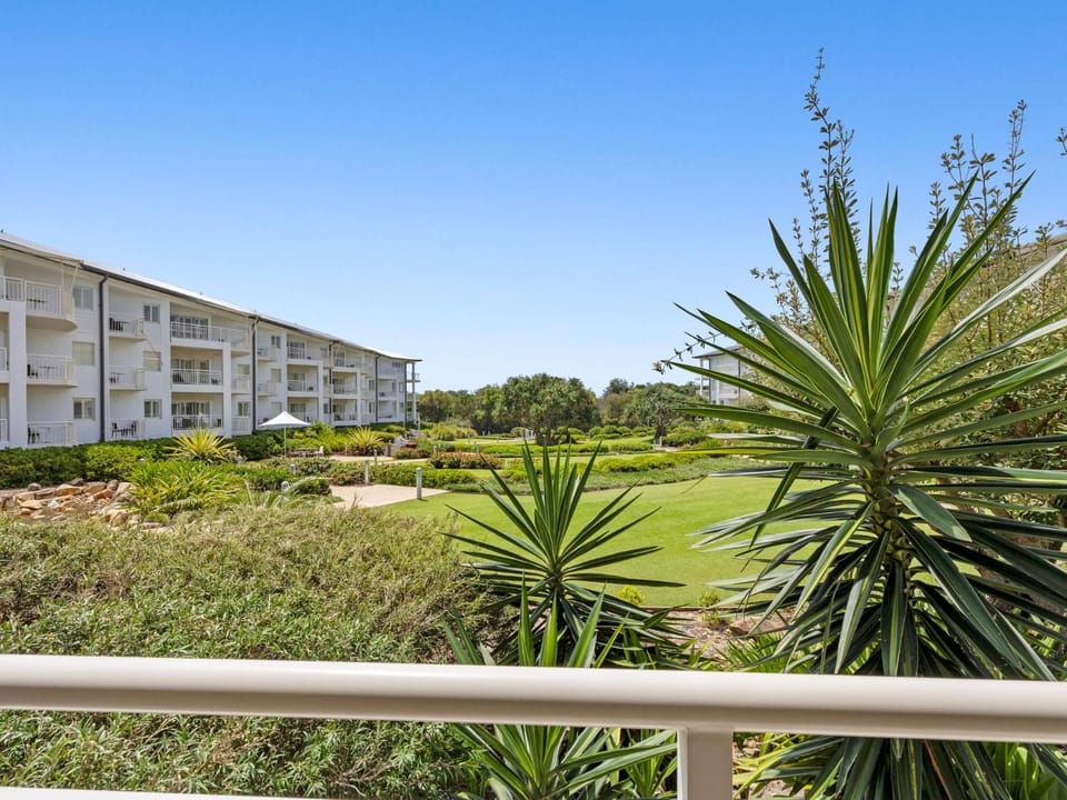 Property building, Spring, Day, Garden, Garden view