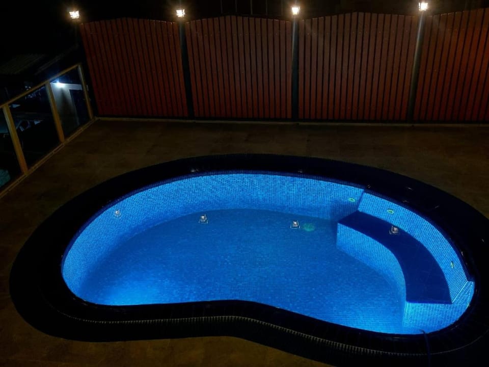 Swimming pool, Swimming pool