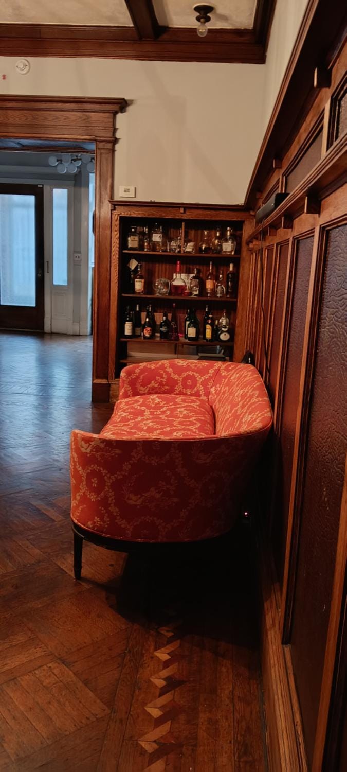 Seating area, Internal: Not applicable to any particular room