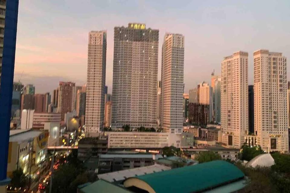 Flat CAMI: Scandustrial Design 1-BR w/ Balcony Apartment in Pasay