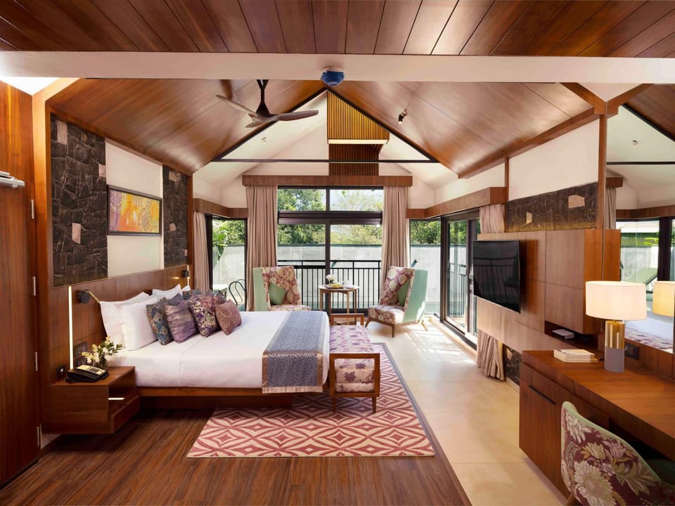 Bed, TV and multimedia, Bedroom