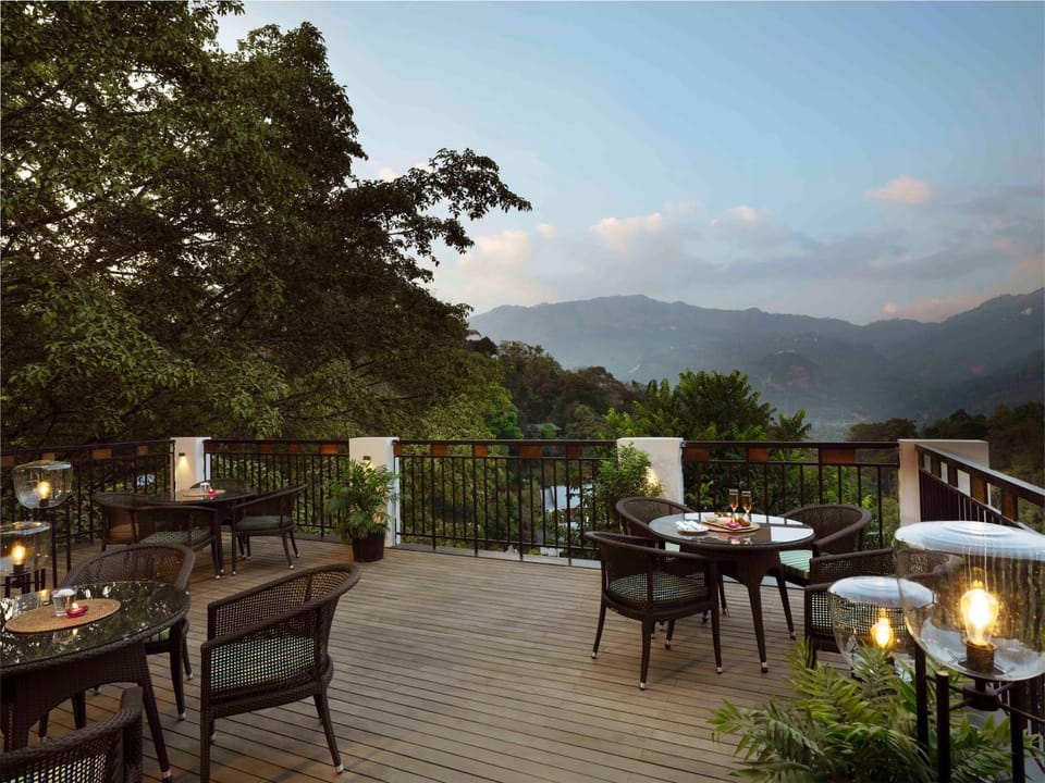Restaurant/places to eat, Natural landscape, View (from property/room), Balcony/Terrace, Dining area, Mountain view