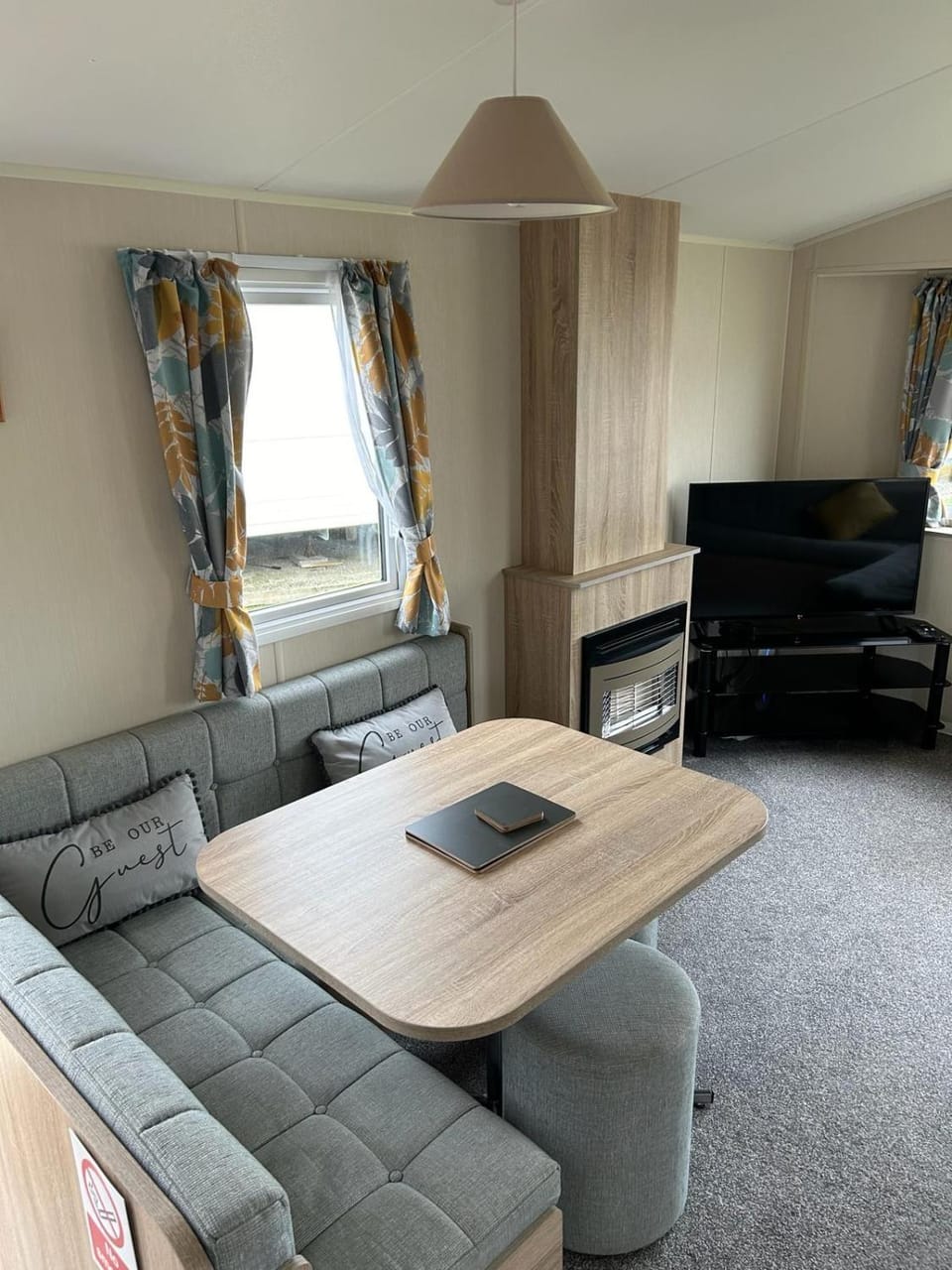 Delightful two bedroom caravan on Par Beach. House in England