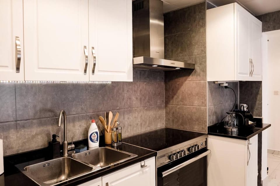 Dubaistay Luxury 2 Bedroom holiday appartment JVC KING and QUEENSIZE Apartment in Dubai