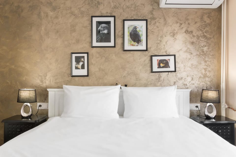 Bed, Bedroom, air conditioner