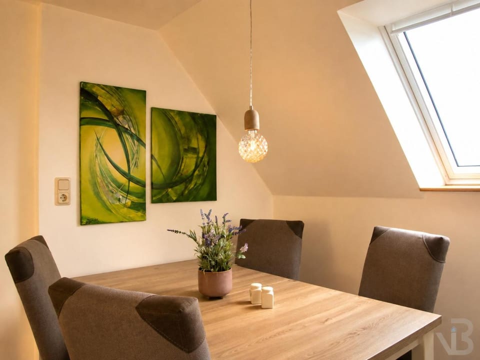 Photo of the whole room, Dining area, Food, Food, Lunch, Lunch, Dinner, Dinner, furniture, furniture