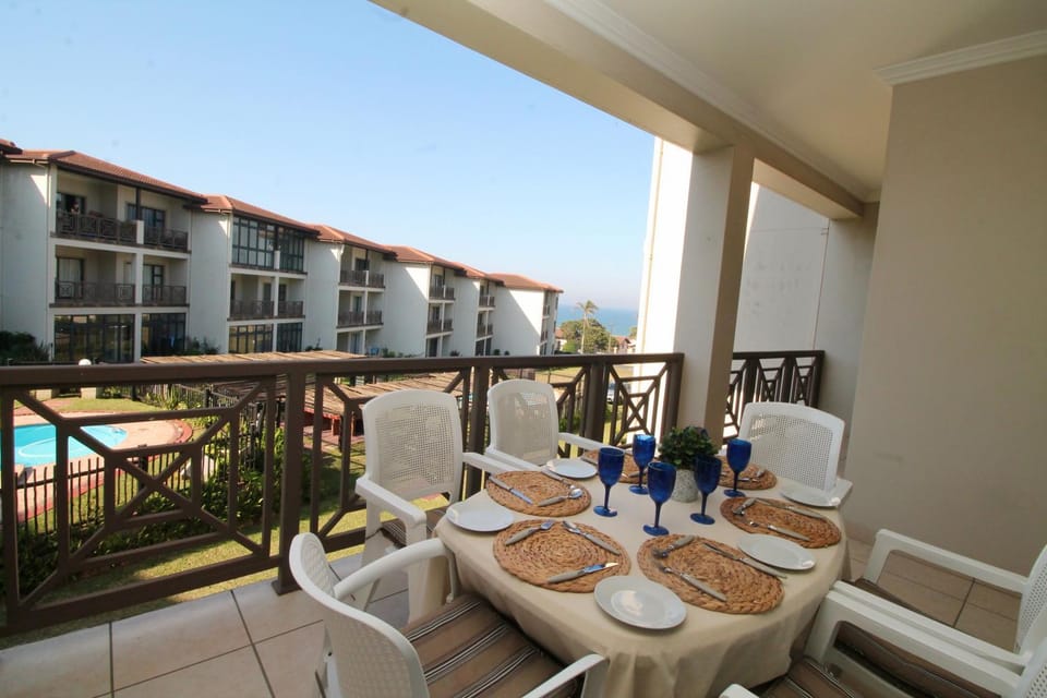 Property building, View (from property/room), Balcony/Terrace, Seating area, Pool view, Swimming pool
