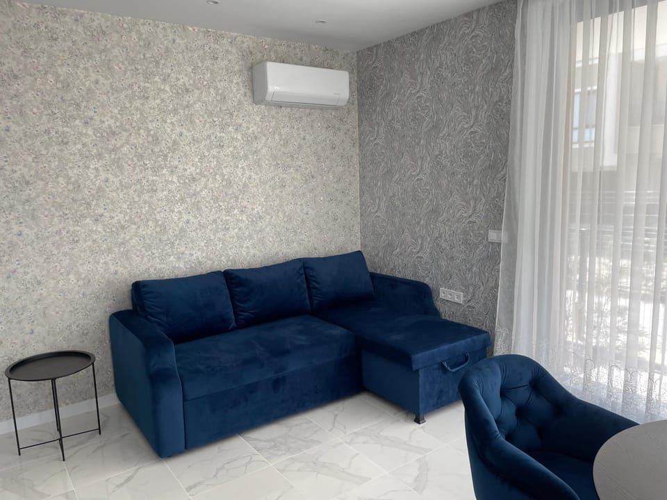Day, Living room
