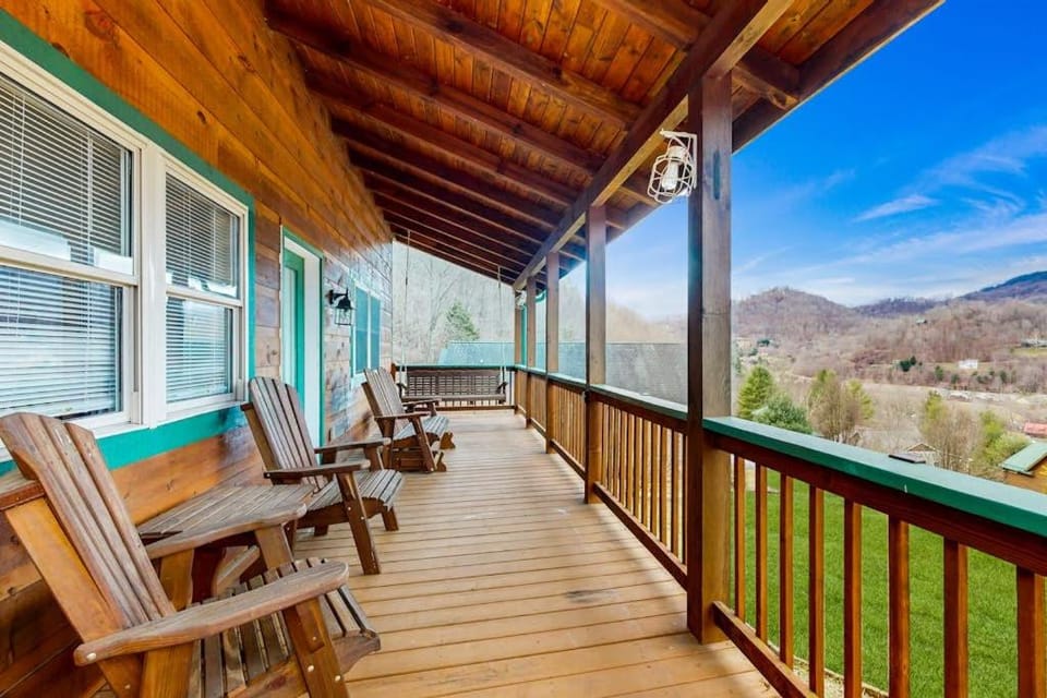 Up on Tanner Trail House in Maggie Valley