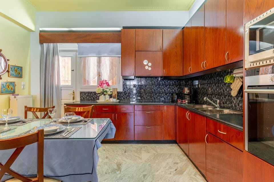 Kitchen or kitchenette, Living room