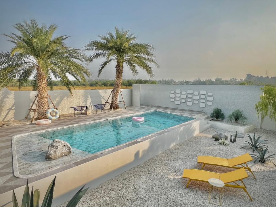 Day, Natural landscape, Balcony/Terrace, Pool view, Swimming pool, sunbed