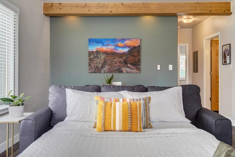 Coyote Condo - Pet-Friendly Downtown Mountain View House in Buena Vista