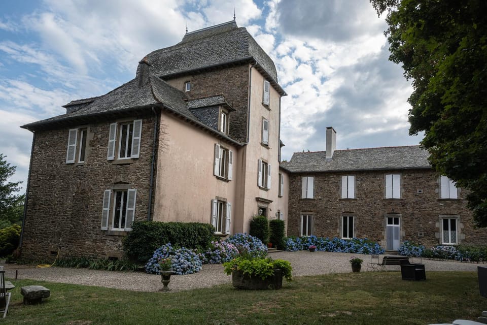 Property building, Day, Garden, Garden view, Landmark view