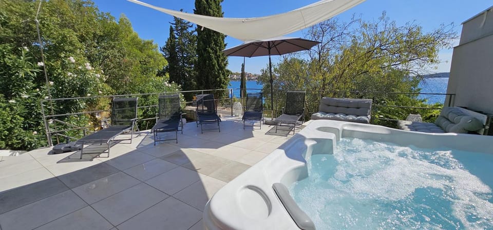 Natural landscape, Hot Tub, View (from property/room), Balcony/Terrace, sunbed