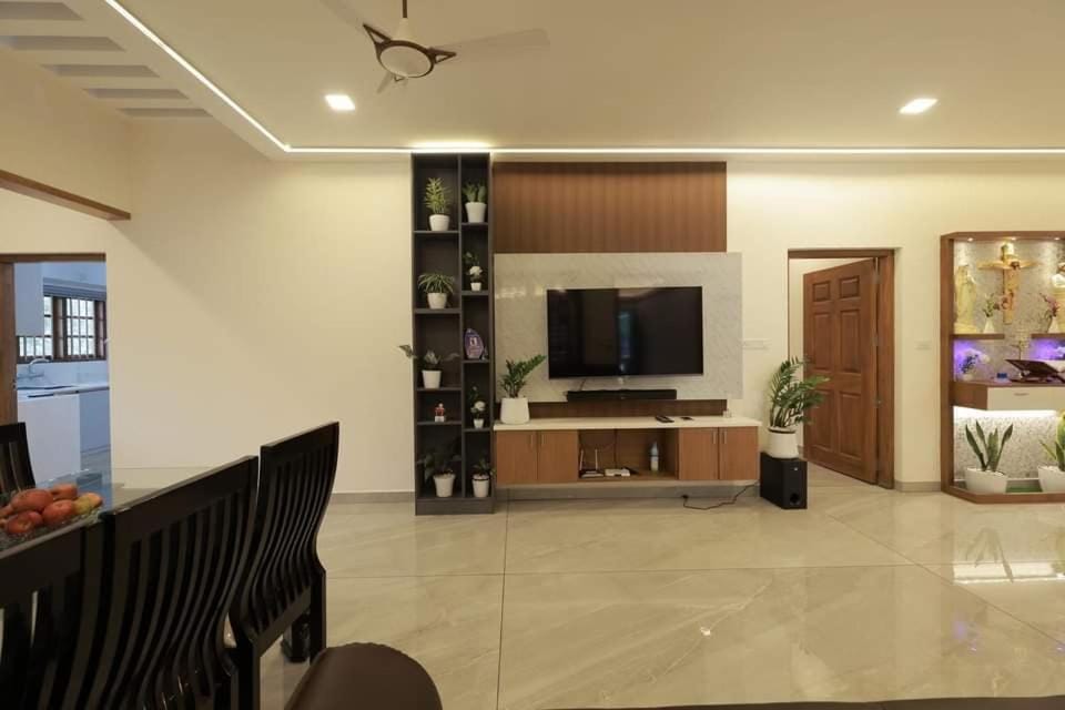 Communal lounge/ TV room, TV and multimedia, Dining area