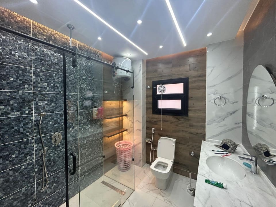 شقة 200 متر جديدة بالكامل للايجار في الحى التاسع مدينة العبور القاهرة Apartment in Cairo Governorate