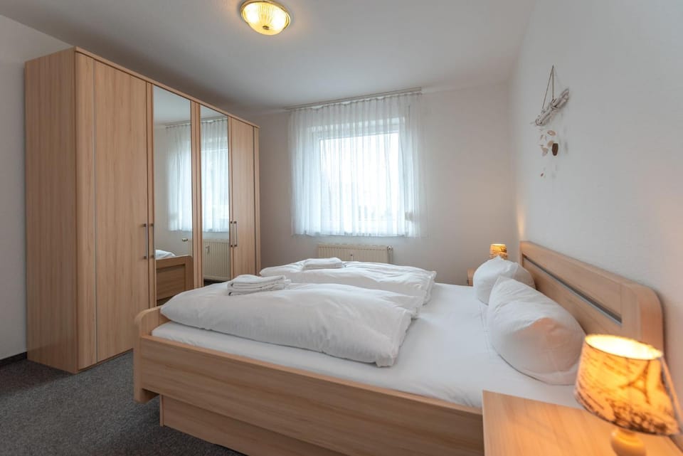 Bed, Bedroom, wardrobe