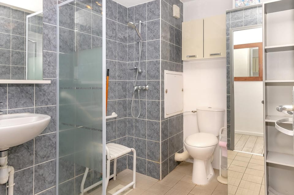 Bathroom, Living room