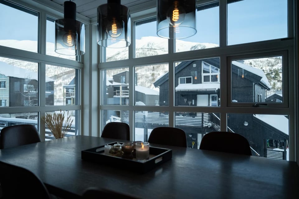 Stranda Fjellgrend - with jacuzzi & 3 bedrooms Apartment in Vestland