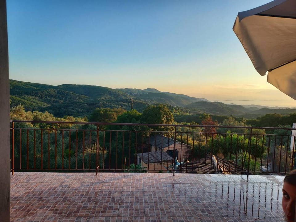 Balcony/Terrace, Mountain view