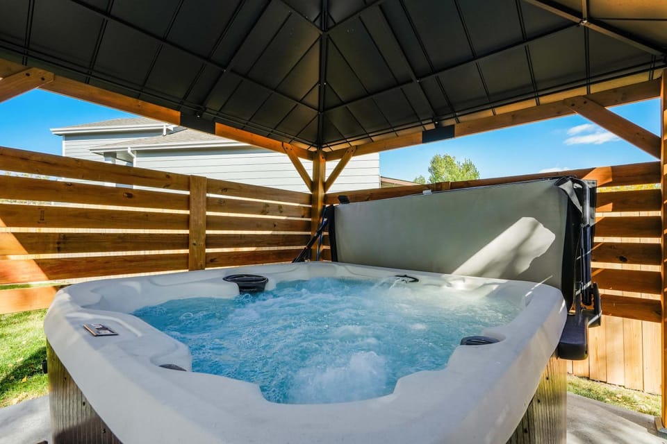 Hearth Haven - Hot Tub BBQ Large Groups House in Colorado Springs