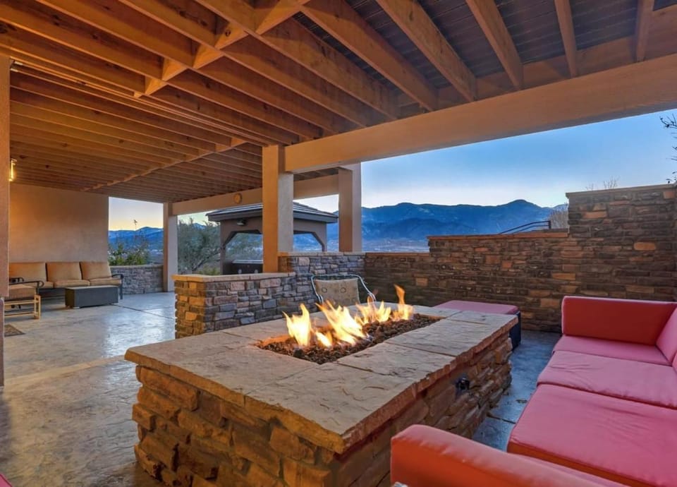 Highland Heights - Hot Tub BBQ Mountain View House in Old Colorado City