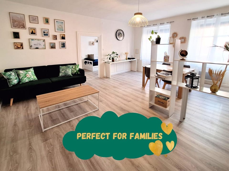 TV and multimedia, Living room, Family