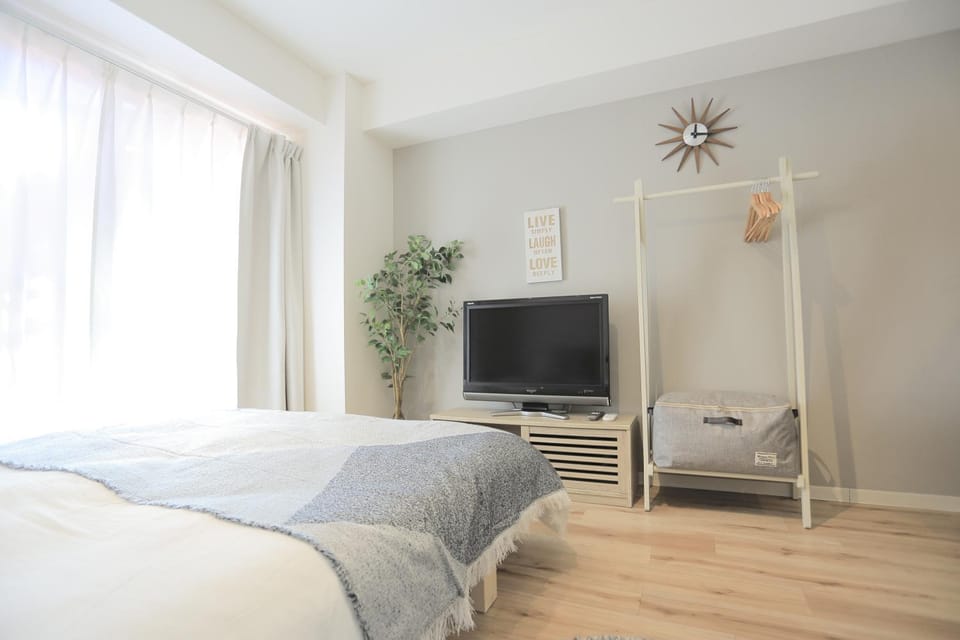 Bed, TV and multimedia, Photo of the whole room
