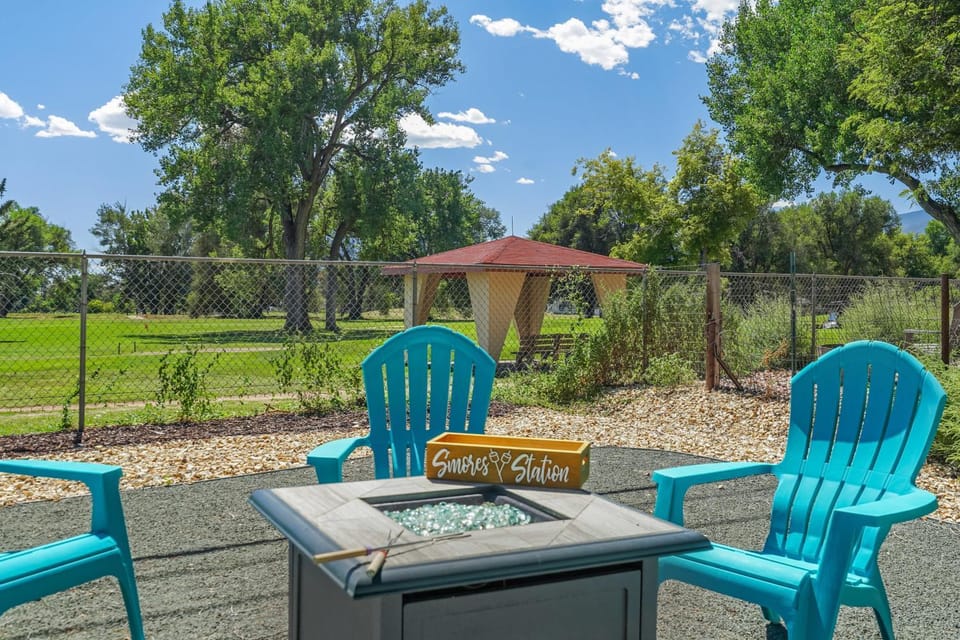 Mulligan Magic - Golf Hot Tub Fire Pit Scenic View House in Colorado Springs