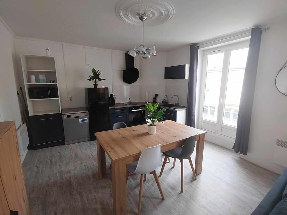 TV and multimedia, Seating area, Dining area, minibar, pet friendly, stove, kitchen