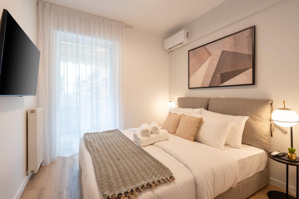Bed, TV and multimedia, Photo of the whole room, Bedroom, air conditioner