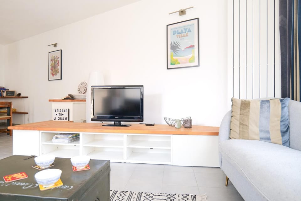 Communal lounge/ TV room, Living room
