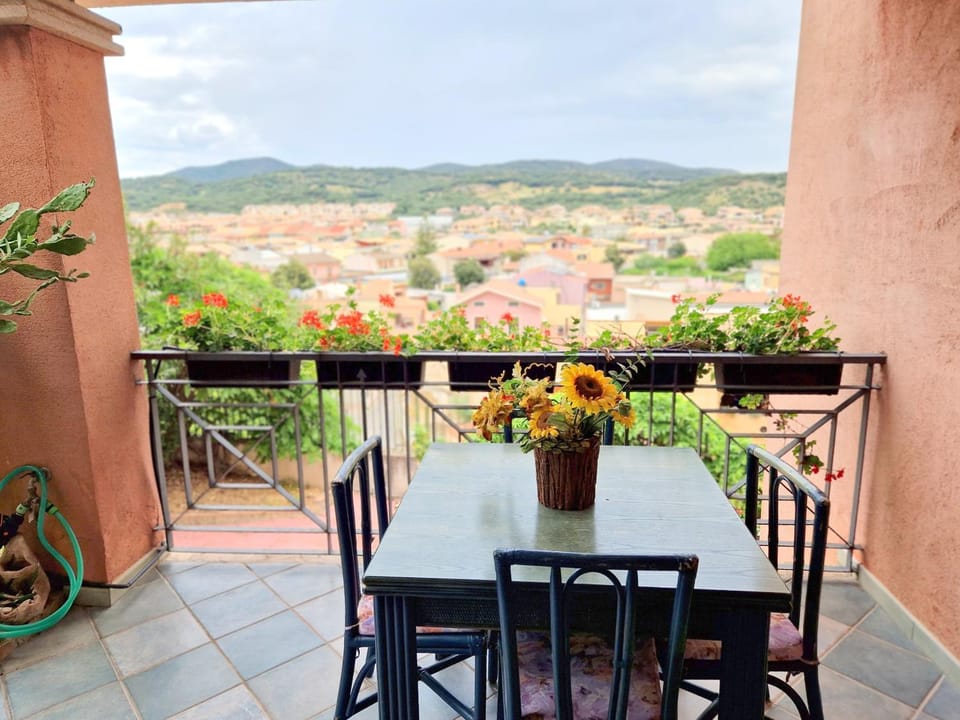 Balcony/Terrace, City view