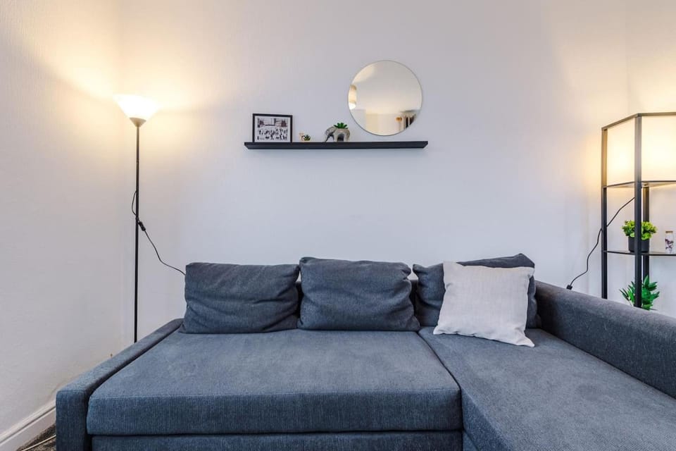 Fun & Spacious 3Bed l Pool Table & PingPong Table House in Salford