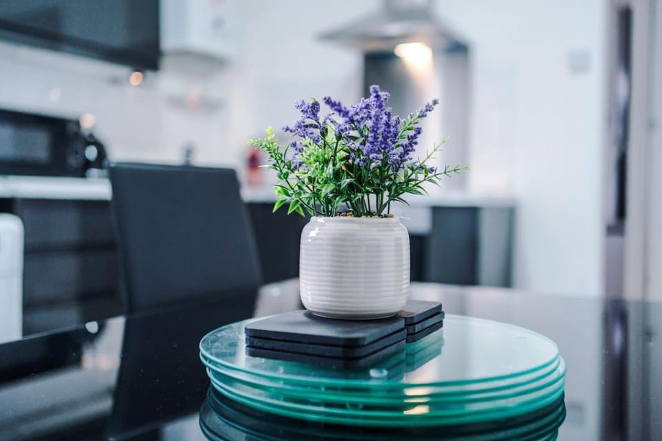 Fun & Spacious 3Bed l Pool Table & PingPong Table House in Salford