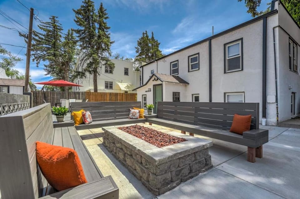 Pikes Divine - Prime Spot BBQ Fire Pit Alfresco Apartment in Colorado Springs