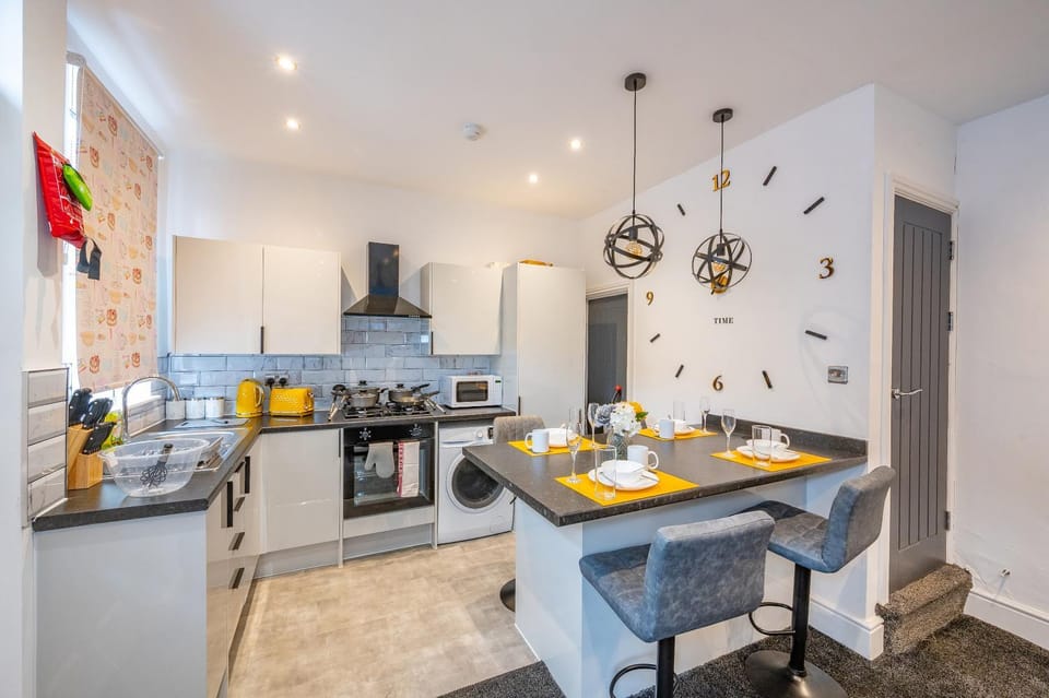 Kitchen or kitchenette, Dining area, minibar, pet friendly, stove