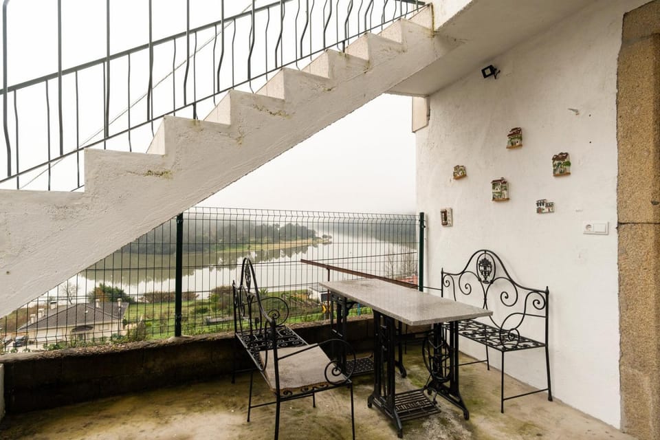 Casa Curva do Rio House in Porto District