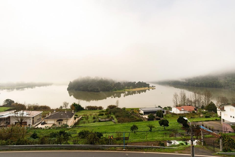 Casa Curva do Rio House in Porto District