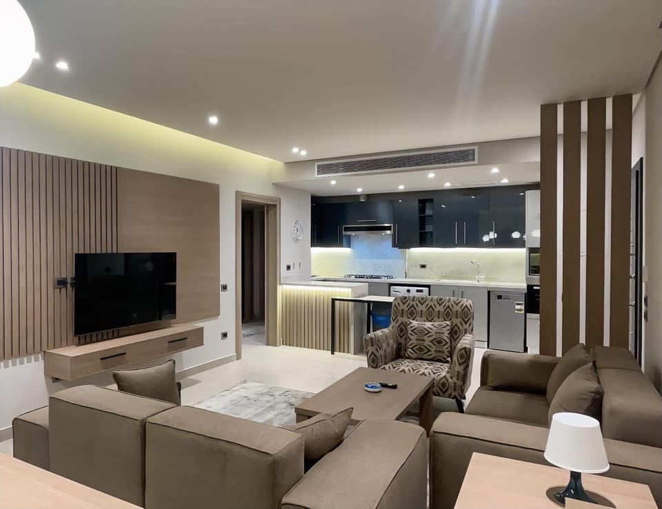 Property building, TV and multimedia, Kitchen or kitchenette, Living room, Photo of the whole room, Decorative detail, Decorative detail, Seating area, Floor plan, Dining area, Family, Family, hair dresser, kitchen, air conditioner, air conditioner