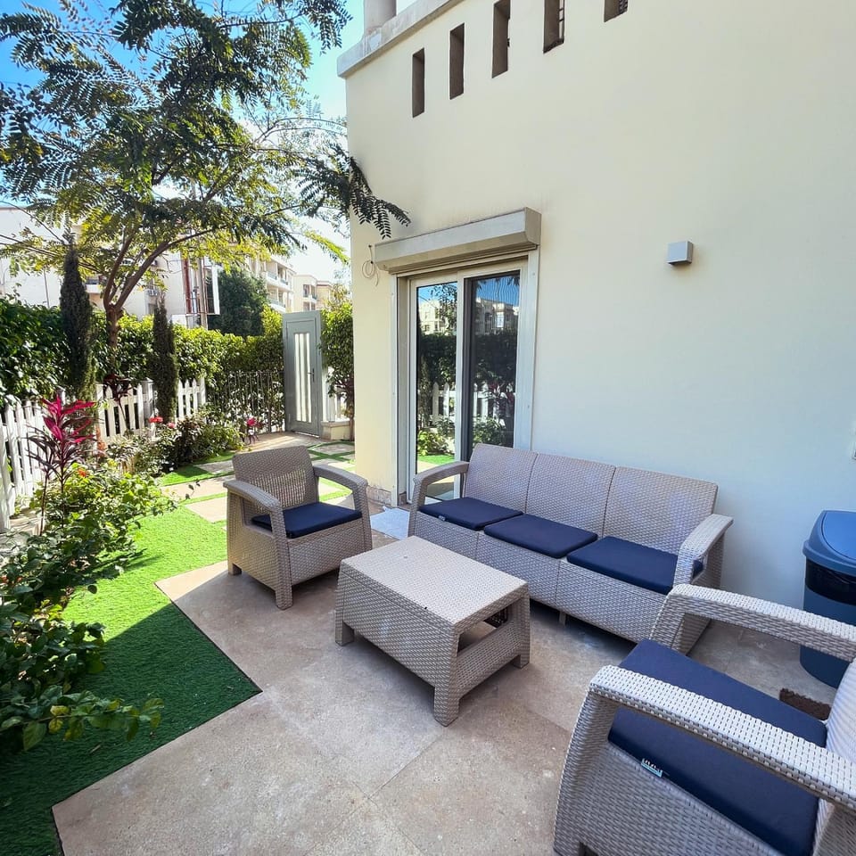 Property building, Patio, Spring, Day, Garden, View (from property/room), Balcony/Terrace, Seating area, Garden view