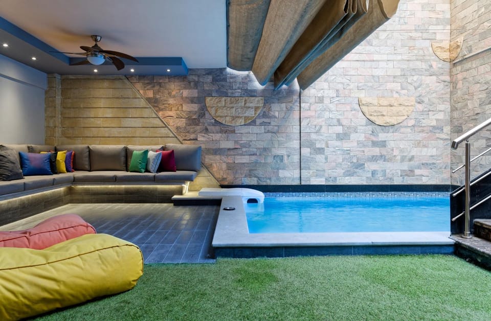 Seating area, Swimming pool