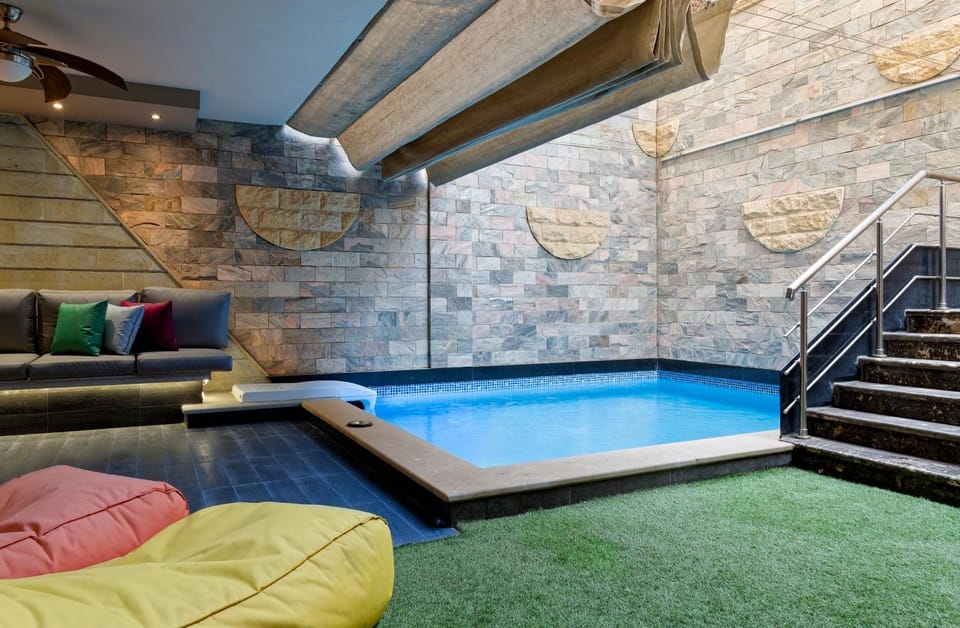 Seating area, Swimming pool