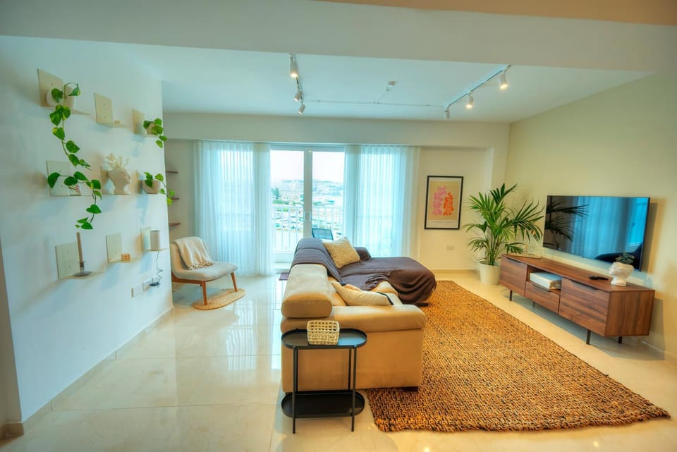 Luxury & stylish 2bedroom seafront, balcony GOGZR-4 Apartment in Malta