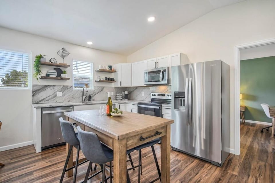 Sheridan Suite - King BBQ Skyline View House in Colorado Springs