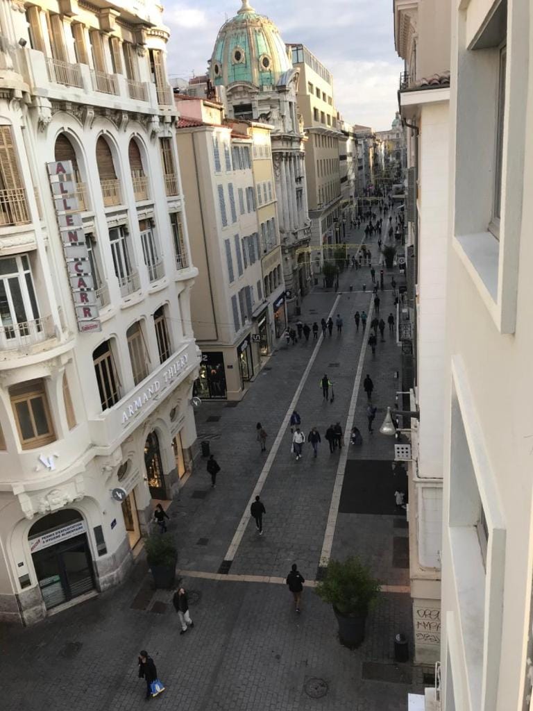 Neighbourhood, Street view