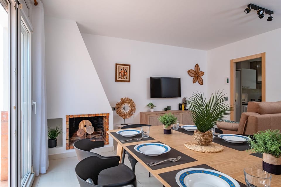 Living room, Dining area, fireplace